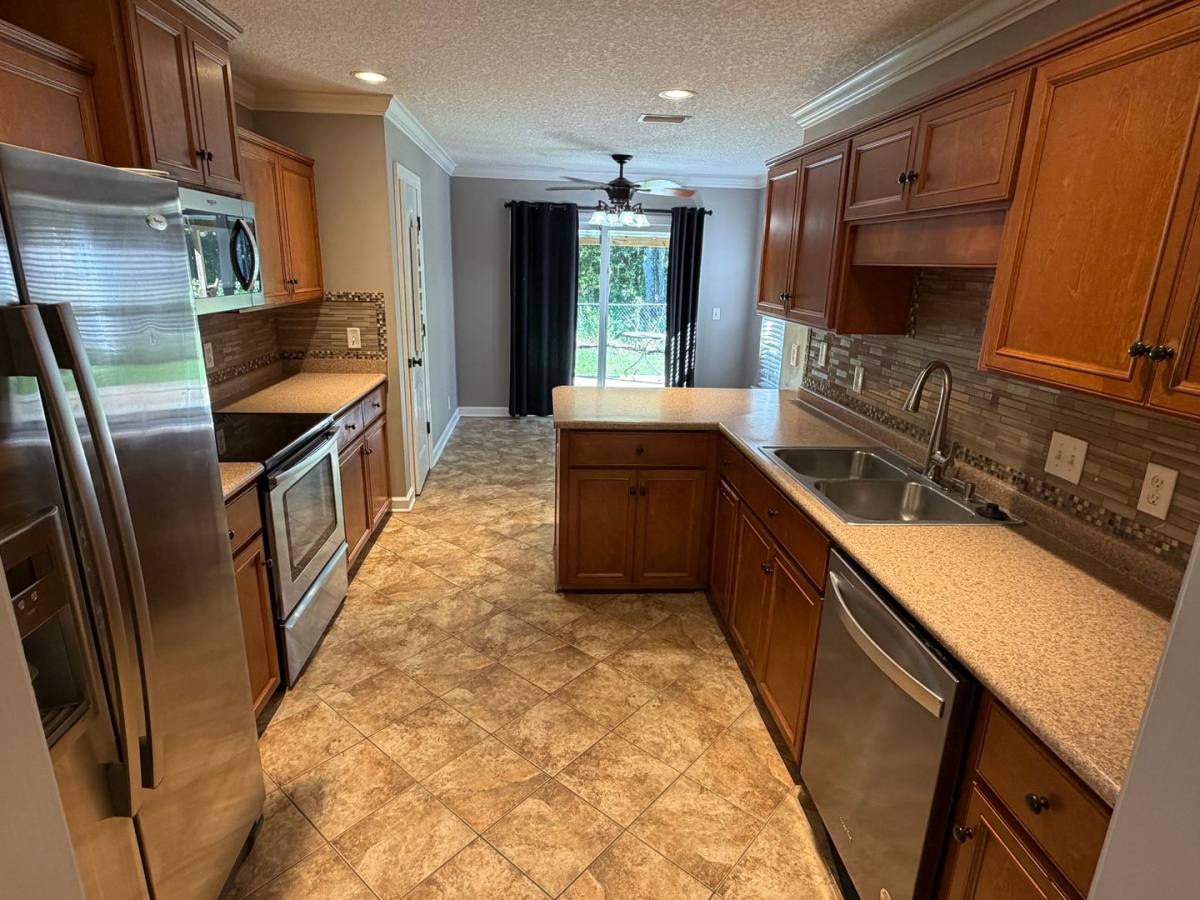 House for rent at 212 Autumn Ridge Court, Brunswick, GA 31525