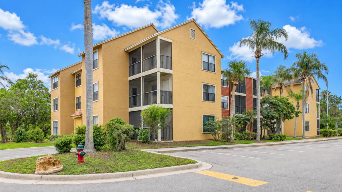 Condo for rent at 11901 4th St N, Saint Petersburg, FL 33716