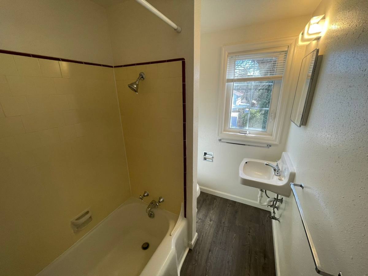 Apartment for rent at 1104 NE Freemont Ave, Roseburg, OR 97470