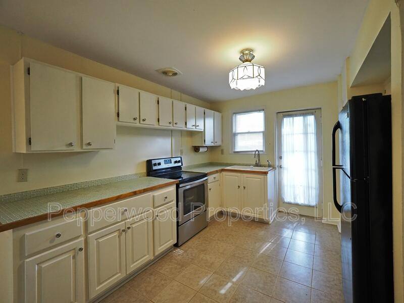 Apartment for rent at 334 W Hampton Ave #1, Spartanburg, SC 29306