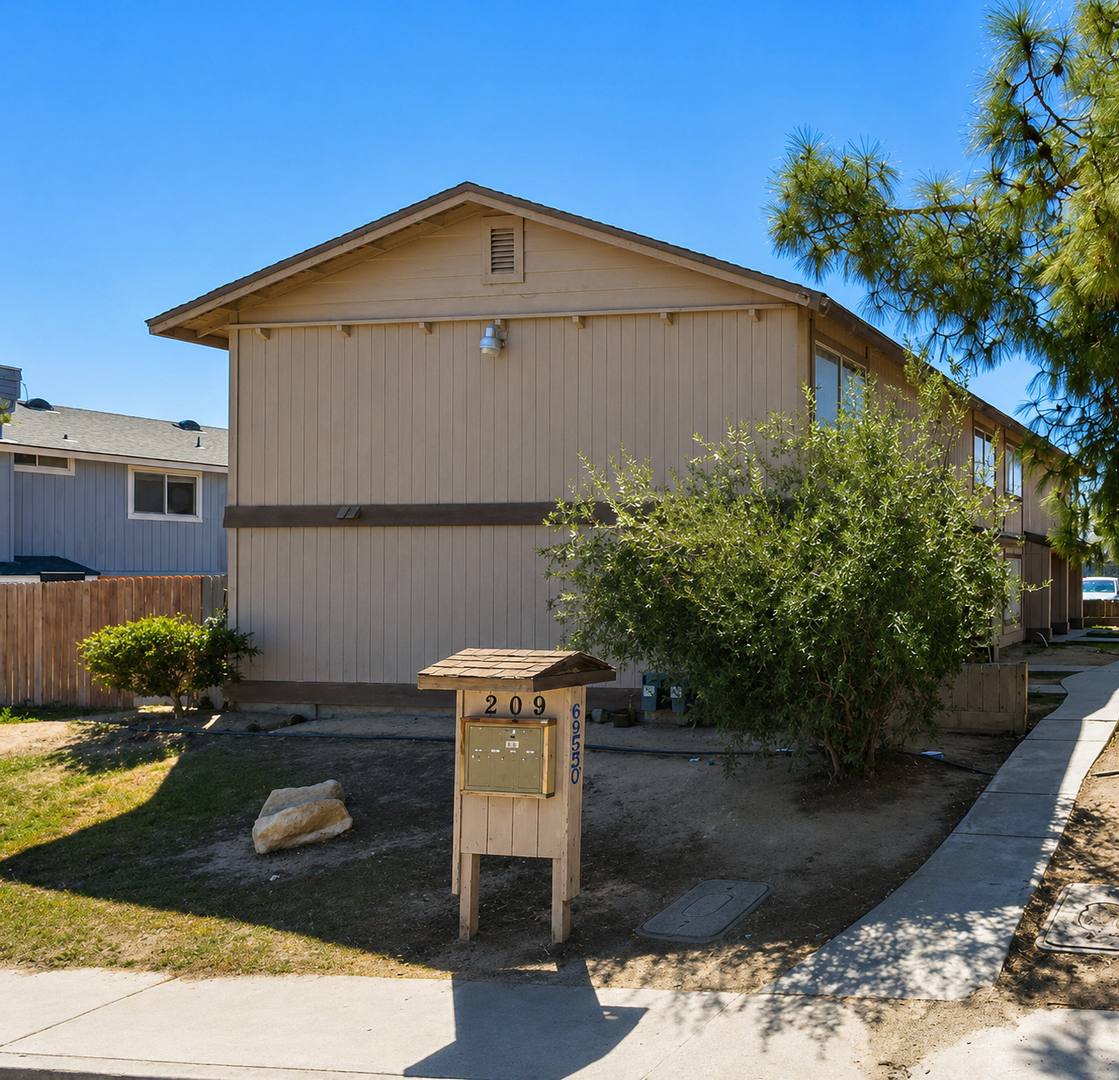 Apartment for rent at 209 W Ash St, Taft, CA 93268