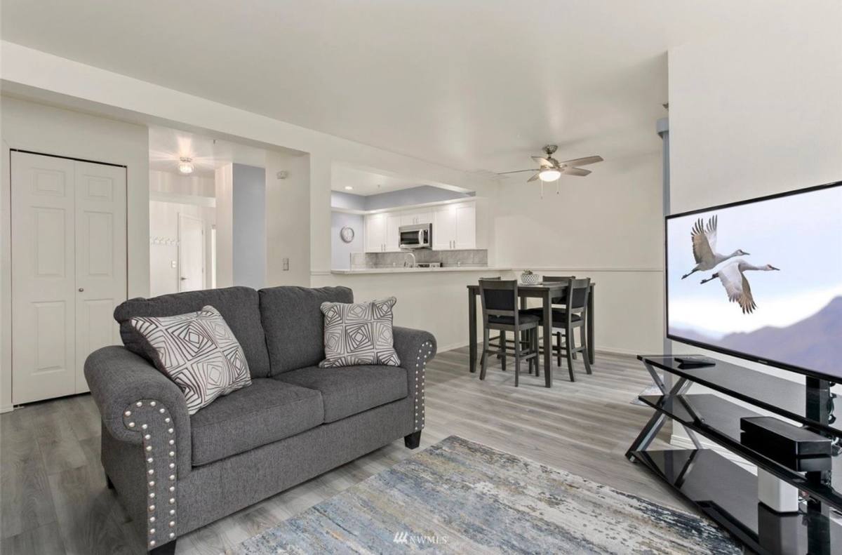 Townhouse for rent at 1926 S 368th Place, Federal Way, WA 98003