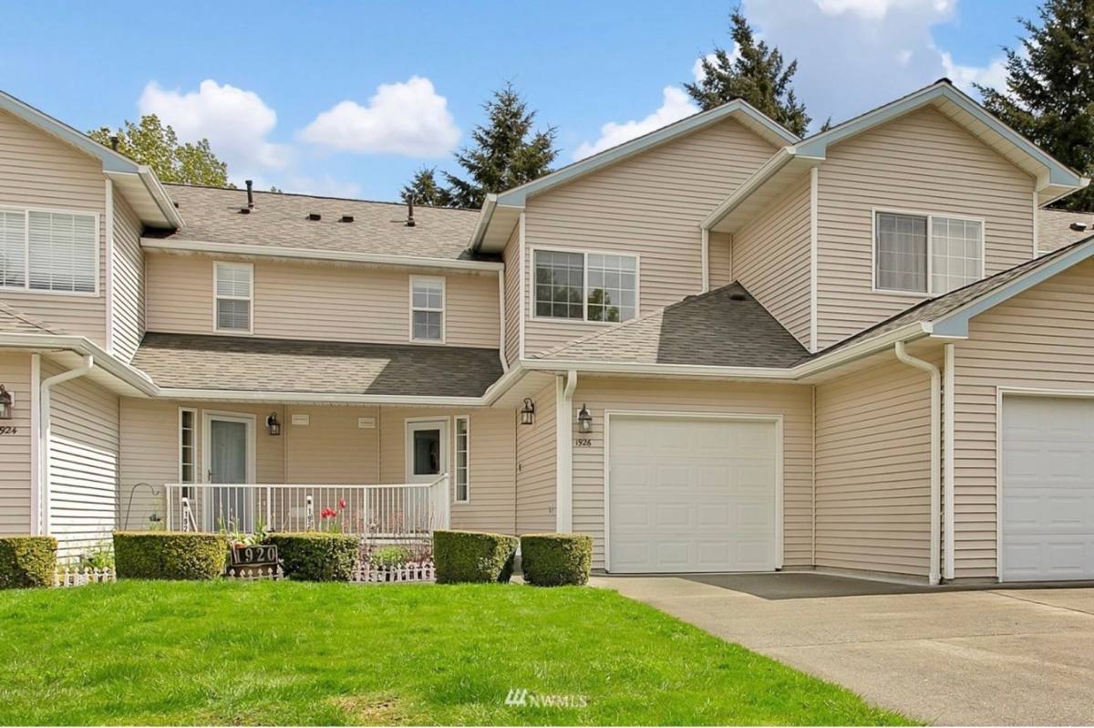 Townhouse for rent at 1926 S 368th Place, Federal Way, WA 98003