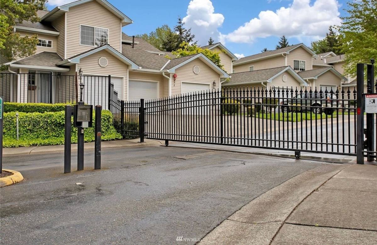 Townhouse for rent at 1926 S 368th Place, Federal Way, WA 98003