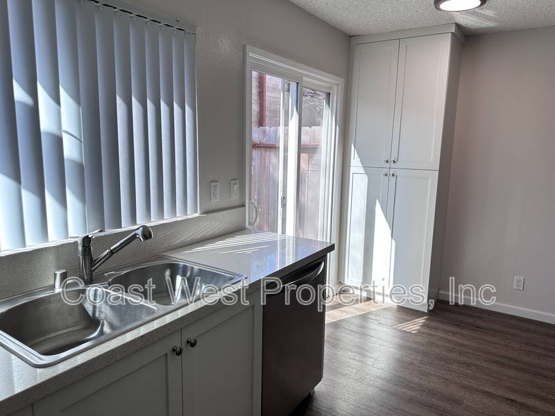 Townhouse for rent at 120 Phoebe St #2, Encinitas, CA 92024