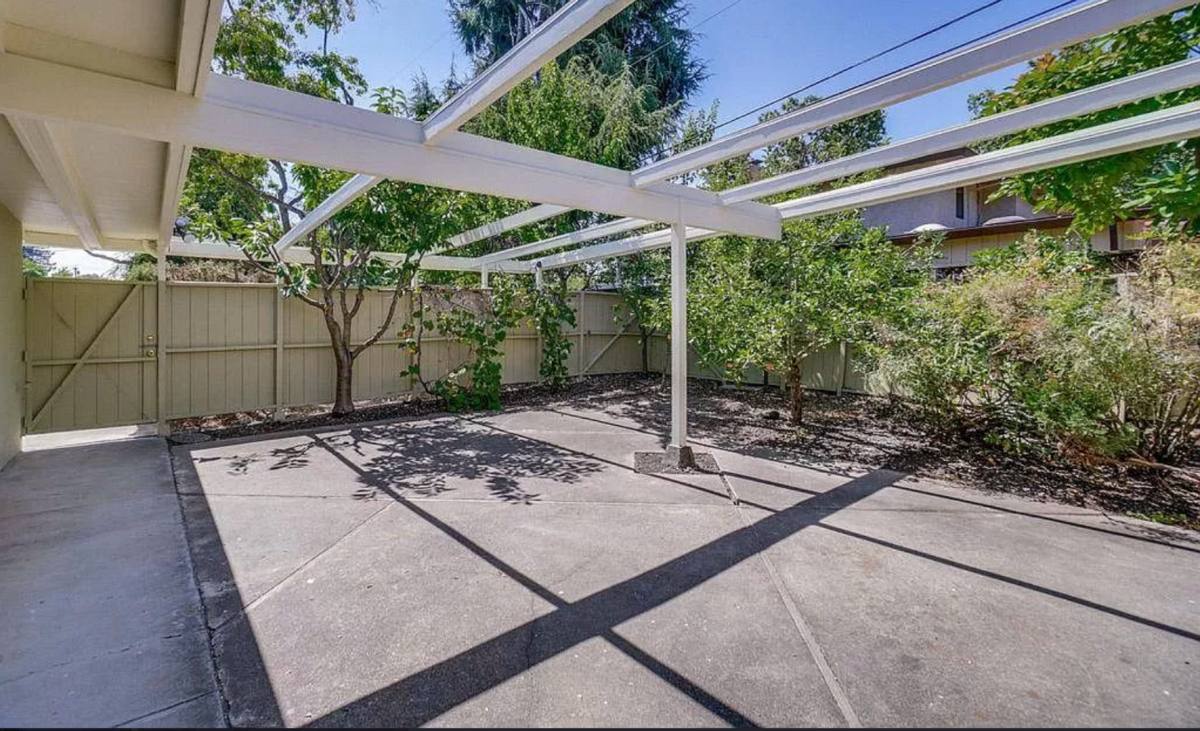 House for rent at 1011 Moreno Ave, Palo Alto, CA 94303
