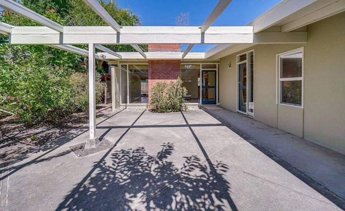 House for rent at 1011 Moreno Ave, Palo Alto, CA 94303
