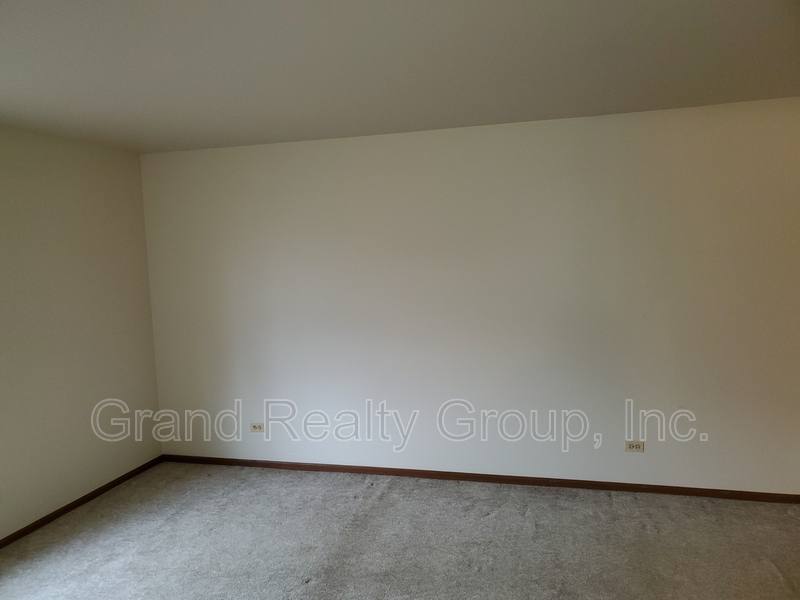 House for rent at 573 Anita Ave #2N, Antioch, IL 60002