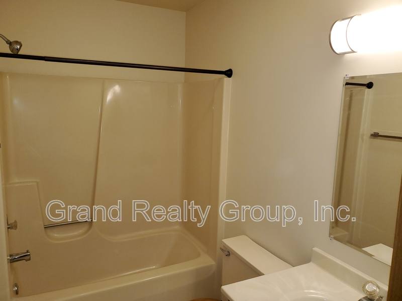 House for rent at 573 Anita Ave #2N, Antioch, IL 60002