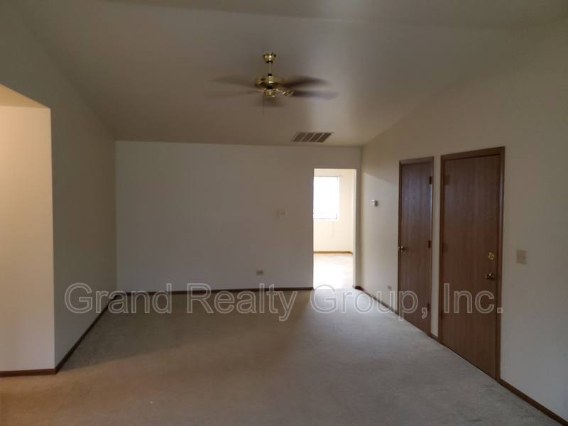 House for rent at 573 Anita Ave #2N, Antioch, IL 60002