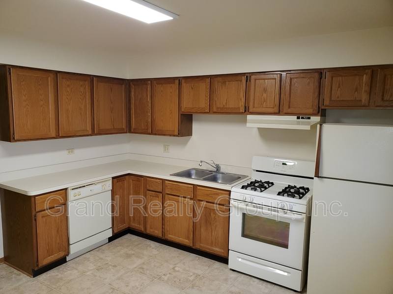 House for rent at 573 Anita Ave #2N, Antioch, IL 60002