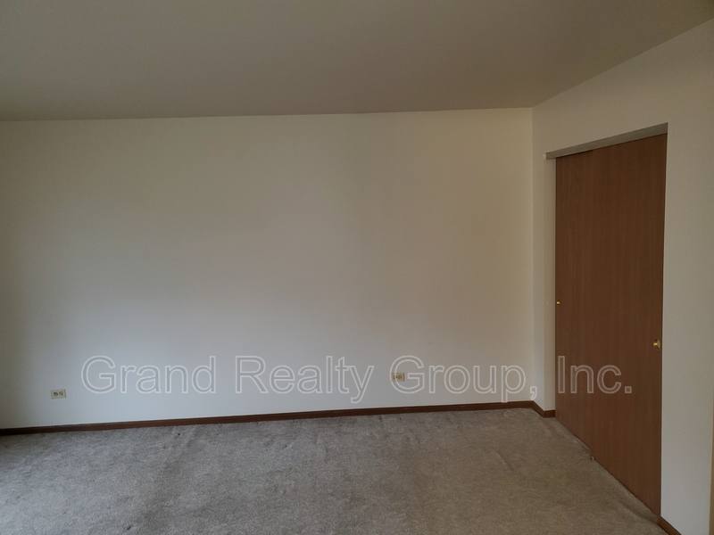 House for rent at 573 Anita Ave #2N, Antioch, IL 60002