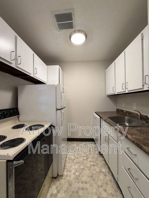 1111 E St #7, Lincoln, NE 68508 - Apartment for Rent - Image 1