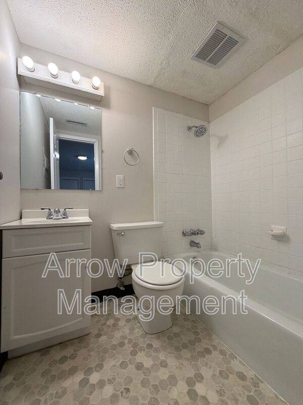 Apartment for rent at 1111 E St #7, Lincoln, NE 68508