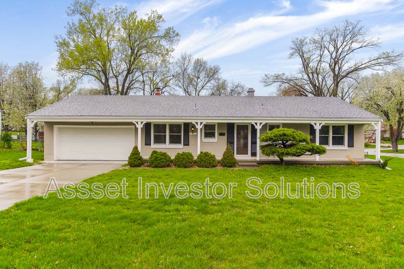 House for rent at 8400 State Line Rd, Leawood, KS 66206