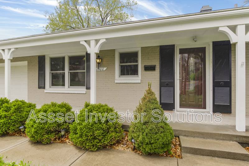 House for rent at 8400 State Line Rd, Leawood, KS 66206