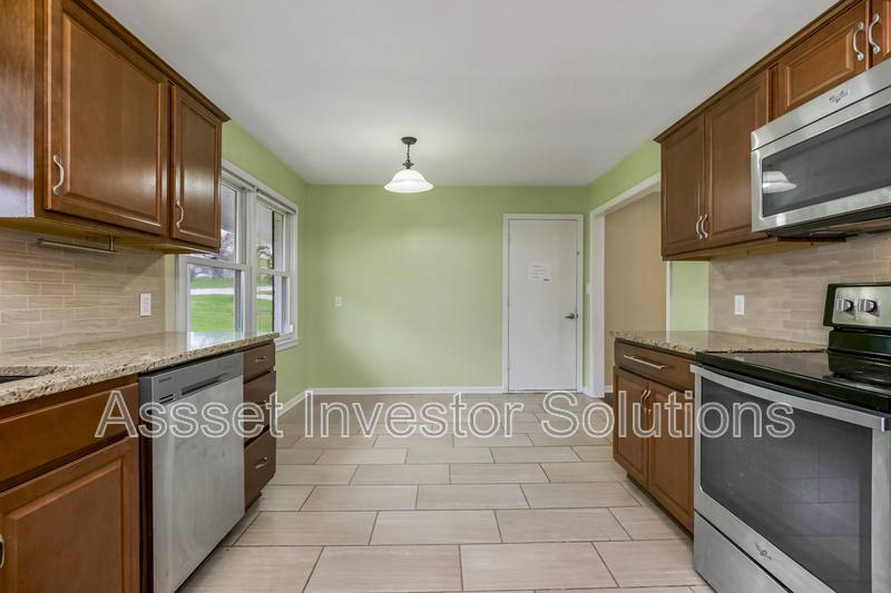 House for rent at 8400 State Line Rd, Leawood, KS 66206