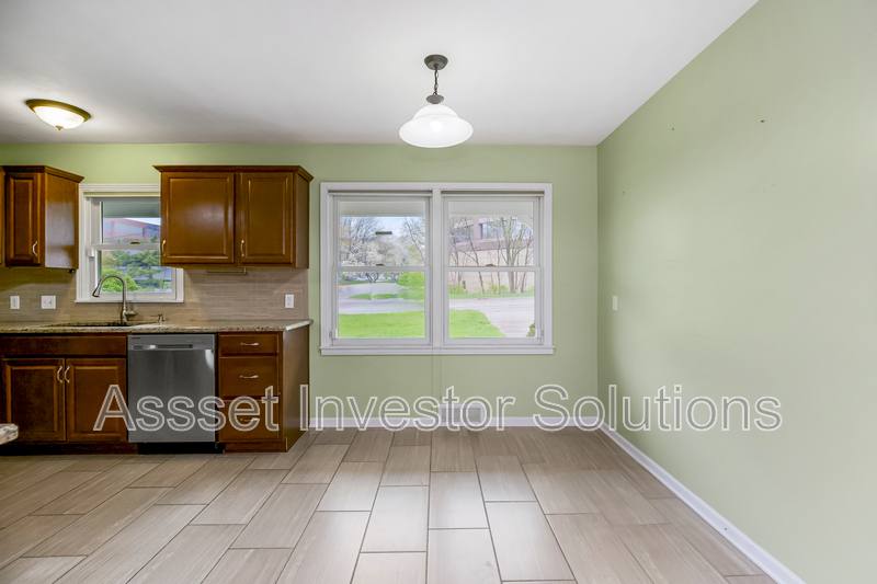 House for rent at 8400 State Line Rd, Leawood, KS 66206