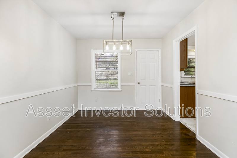 House for rent at 7701 Mohawk Dr, Prairie Village, KS 66208