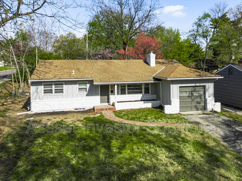 House for rent at 7701 Mohawk Dr, Prairie Village, KS 66208
