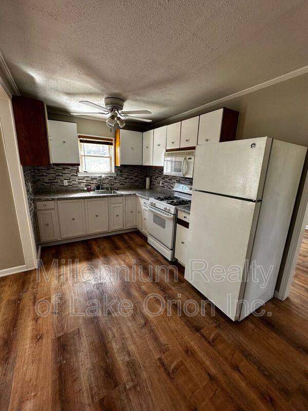 House for rent at 22622 Panama Ave, Warren, MI 48091