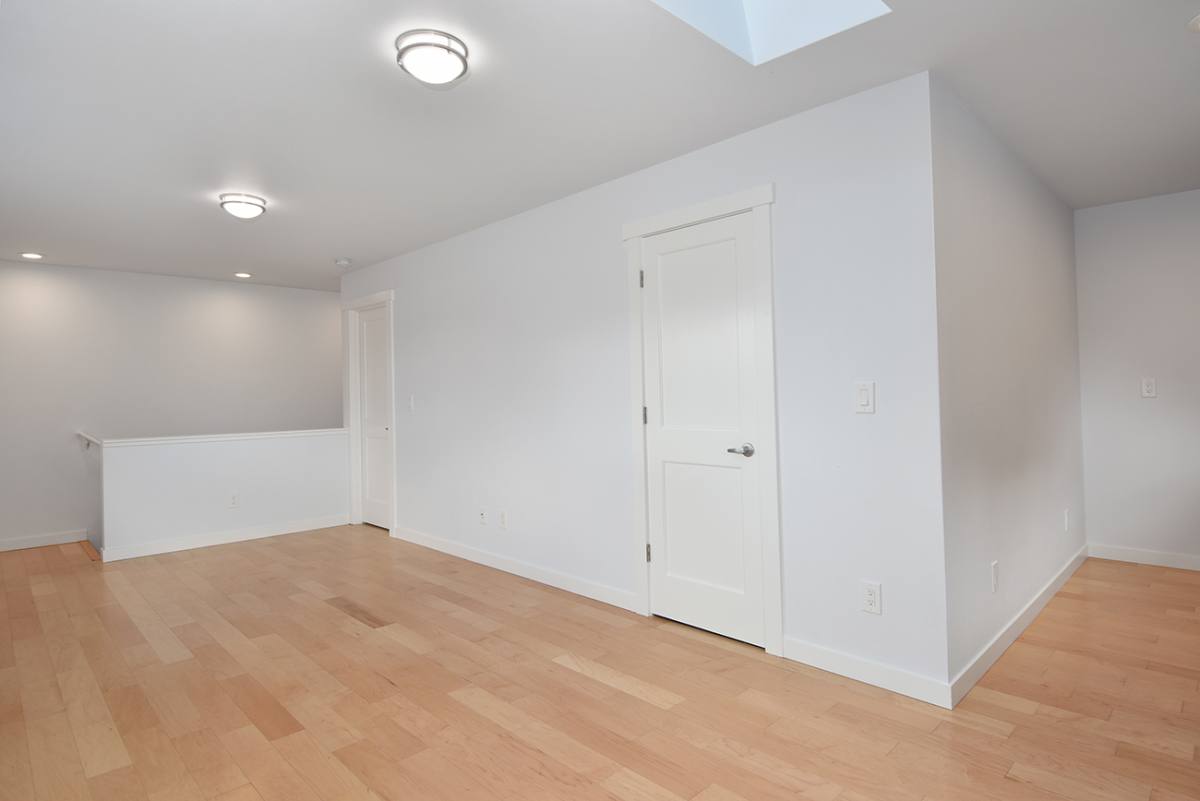Apartment for rent at 713-B 27th Ave, Seattle, WA 98122