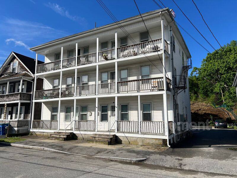 Apartment for rent at 70 Bouvier Ave #1R, Lincoln, RI 02865