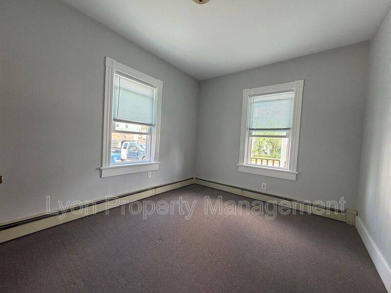 Apartment for rent at 70 Bouvier Ave #1R, Lincoln, RI 02865
