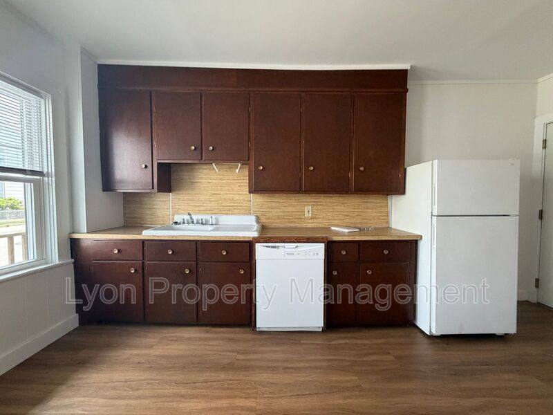 Apartment for rent at 70 Bouvier Ave #1R, Lincoln, RI 02865
