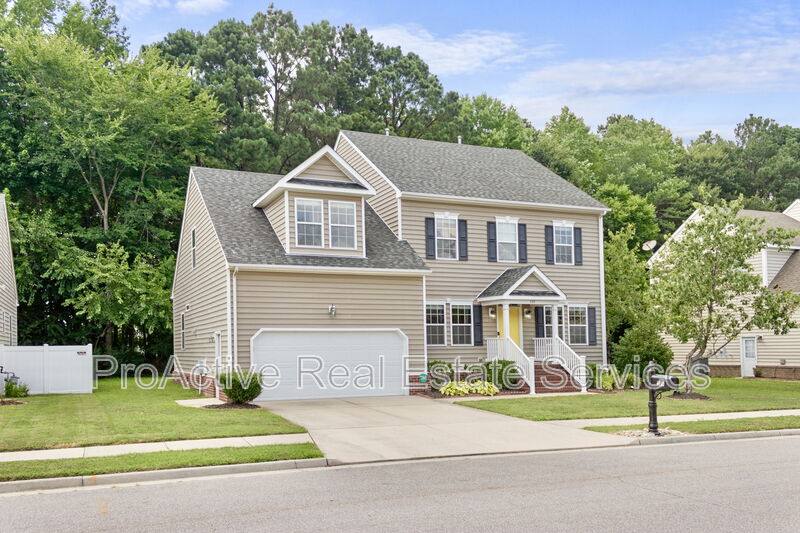 House for rent at 729 Creekwood Dr, Chesapeake, VA 23323