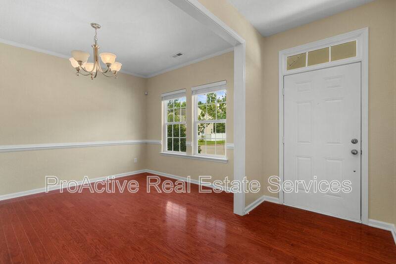 House for rent at 729 Creekwood Dr, Chesapeake, VA 23323