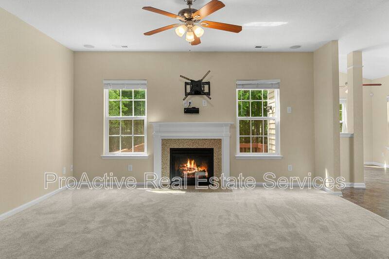 House for rent at 729 Creekwood Dr, Chesapeake, VA 23323