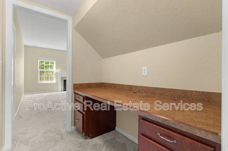 House for rent at 729 Creekwood Dr, Chesapeake, VA 23323