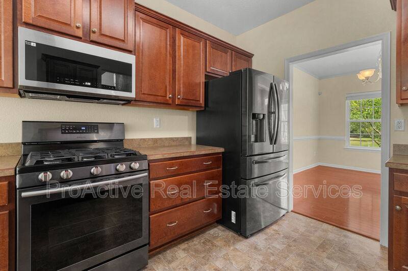 House for rent at 729 Creekwood Dr, Chesapeake, VA 23323