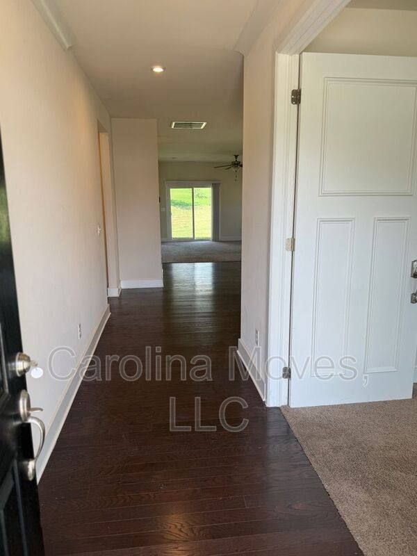 House for rent at 6 Larson Dr, Simpsonville, SC 29681