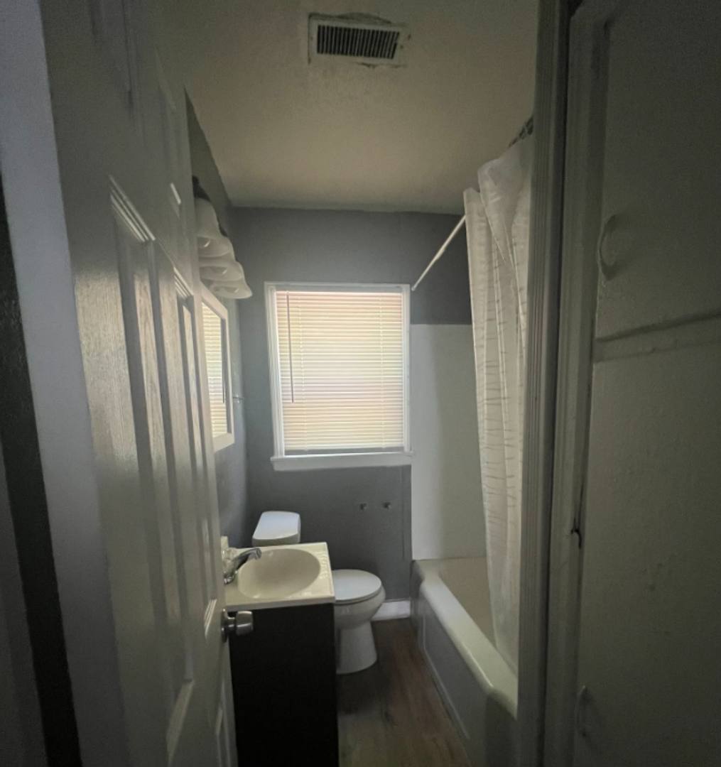 House for rent at 950 N Glendale St, Wichita, KS 67208