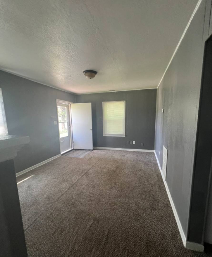 House for rent at 950 N Glendale St, Wichita, KS 67208