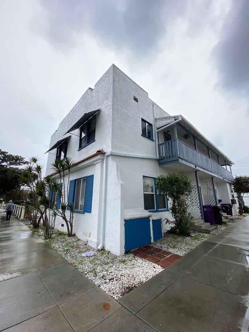 Apartment for rent at 2301-2305 Magnolia Ave, Long Beach, CA 90806