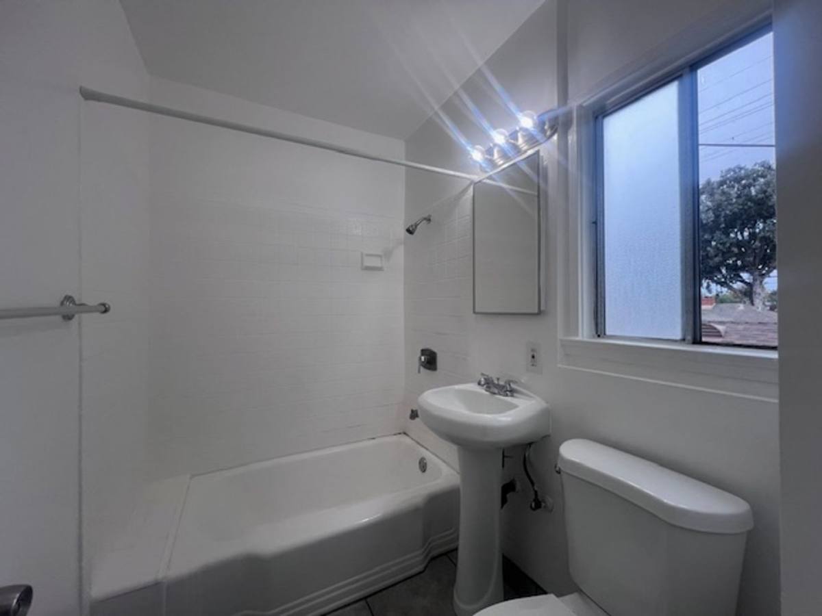 Apartment for rent at 4419 Bellflower Blvd, Long Beach, CA 90808