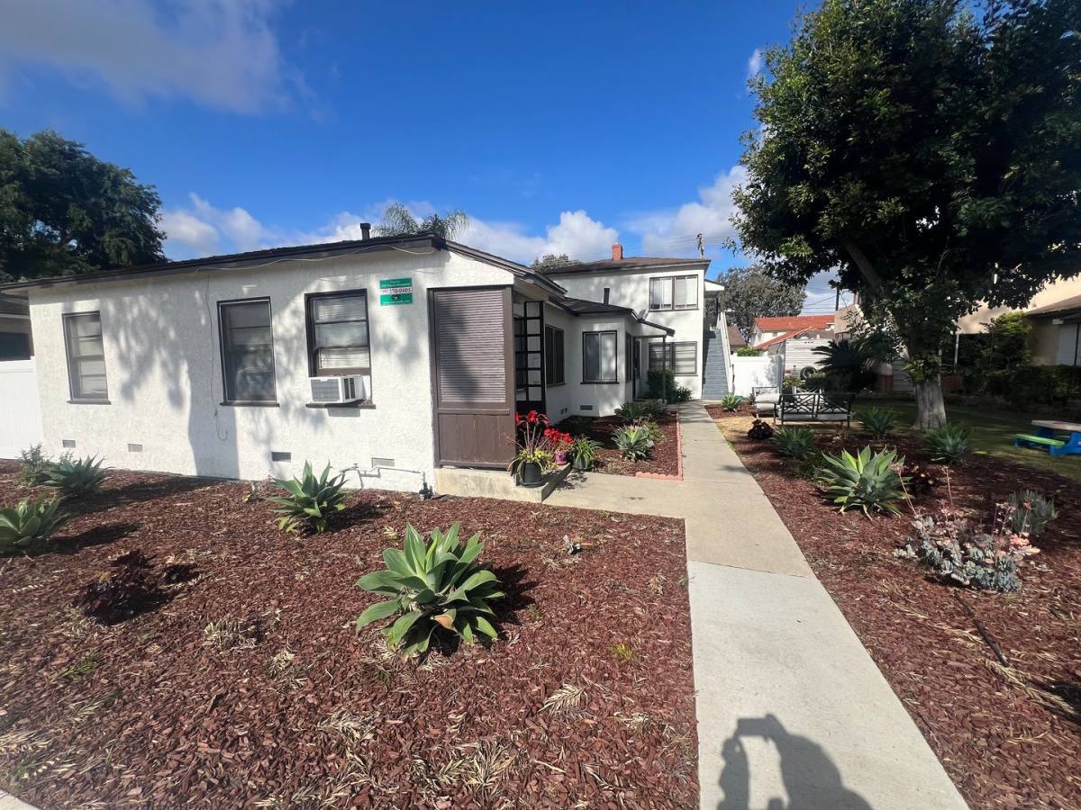 Apartment for rent at 4419 Bellflower Blvd, Long Beach, CA 90808