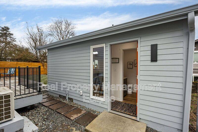 Apartment for rent at 742 N 90th St #ADU Lb, Seattle, WA 98103