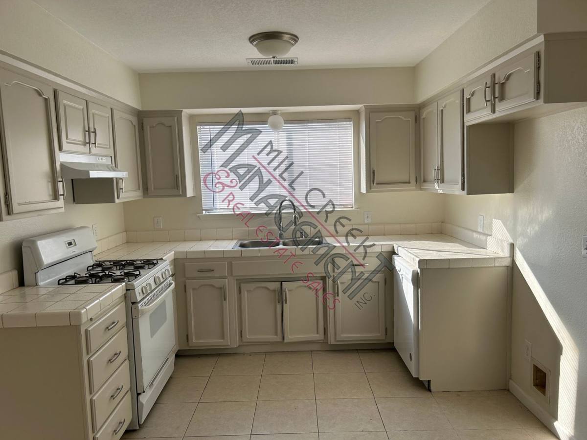 House for rent at 1498 E Cerritos Ave, Tulare, CA 93274