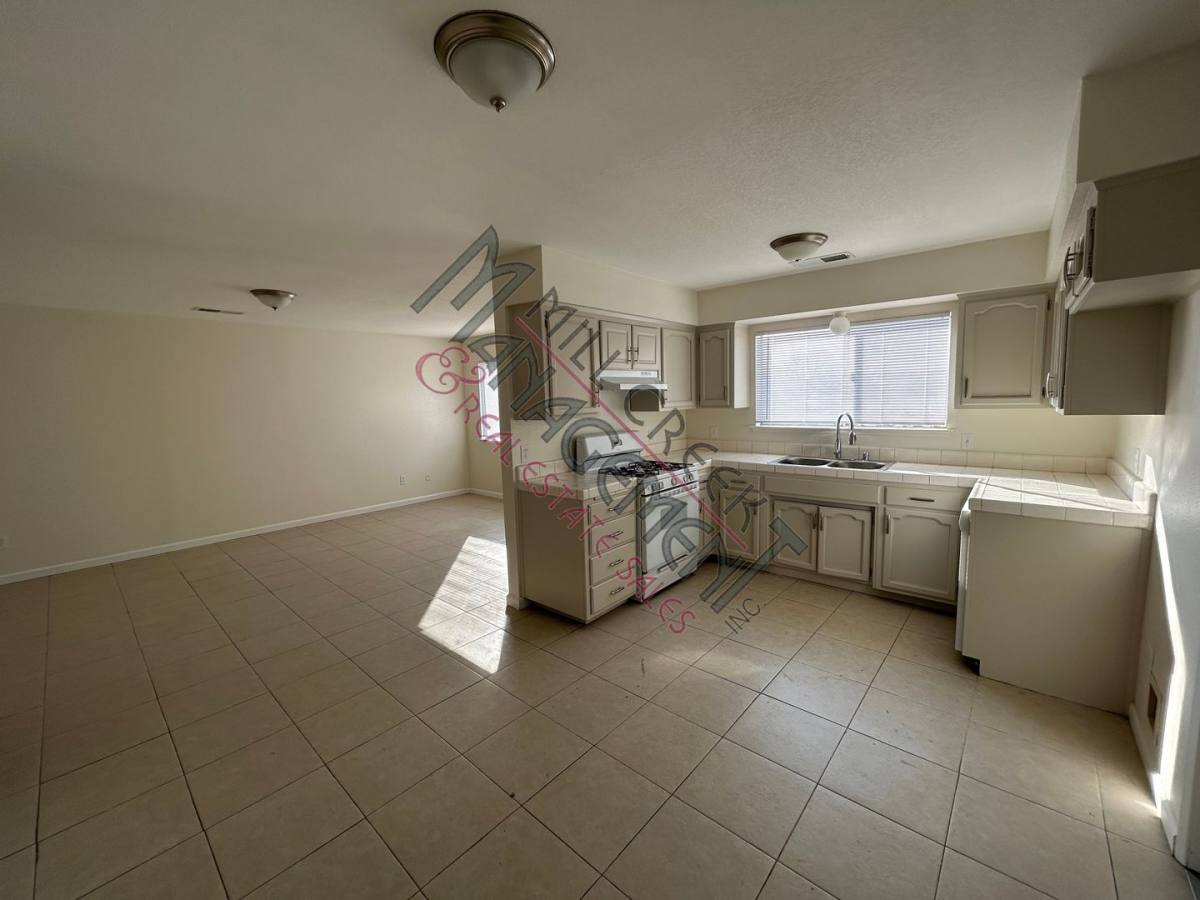 House for rent at 1498 E Cerritos Ave, Tulare, CA 93274