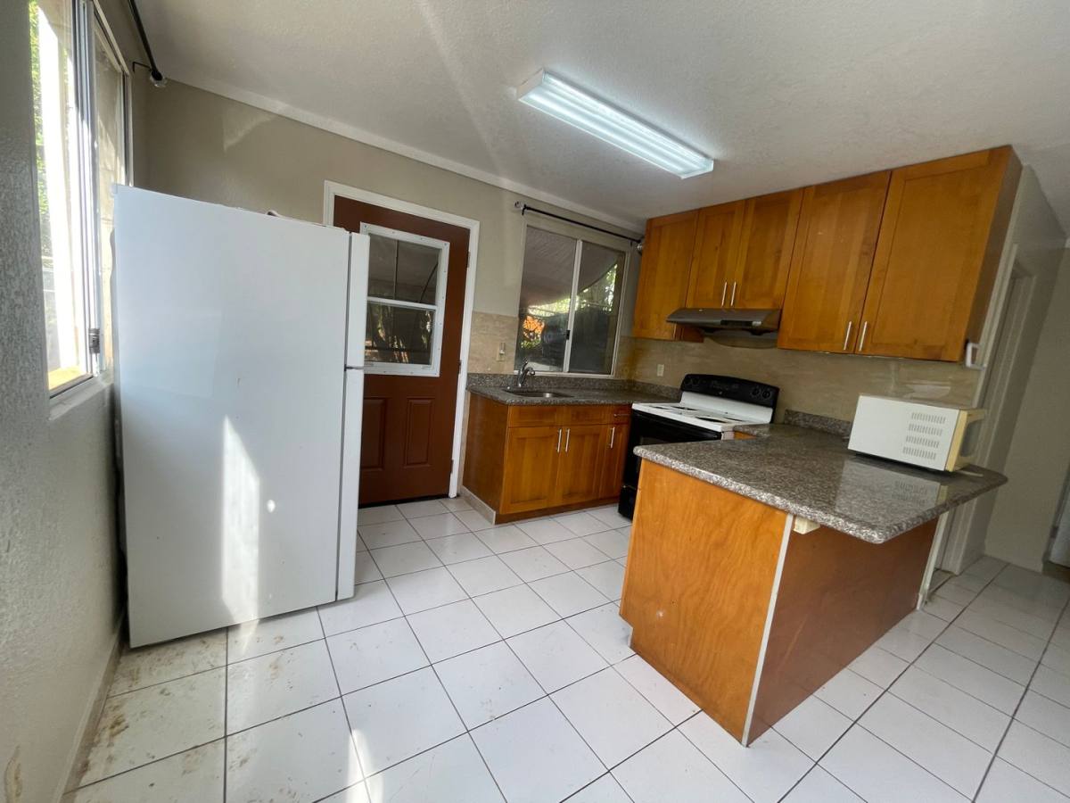 Apartment for rent at 731B 10th Ave, Honolulu, HI 96816