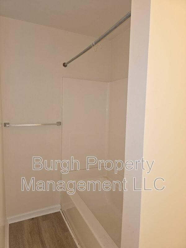 Apartment for rent at 116 W 8th Ave #4B, Homestead, PA 15120