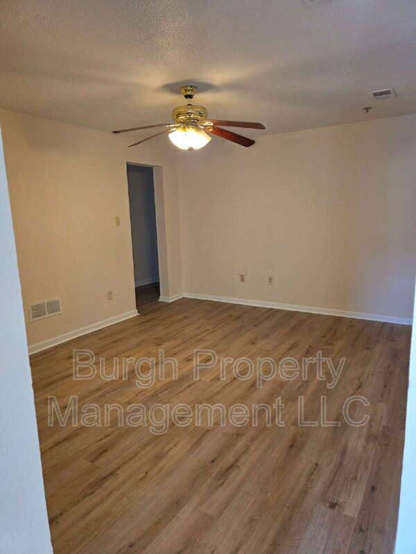 Apartment for rent at 116 W 8th Ave #4B, Homestead, PA 15120