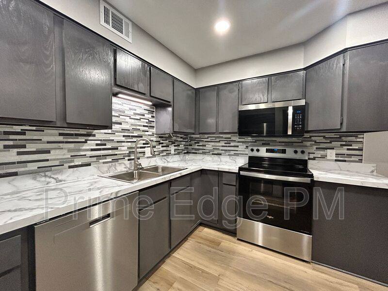 Apartment for rent at 1741 Ridgehaven Court #5, Lincoln, NE 68505