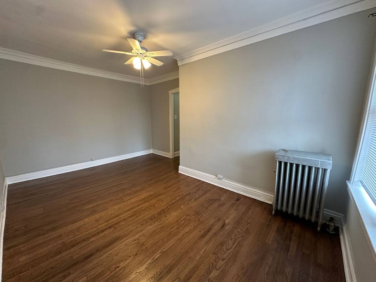 Apartment for rent at 7014-22 N Sheridan Rd, Chicago, IL 60626