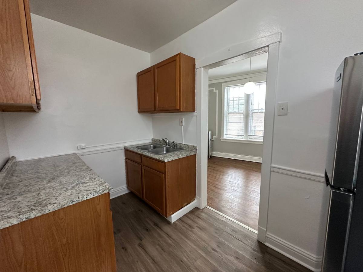Apartment for rent at 7014-22 N Sheridan Rd, Chicago, IL 60626