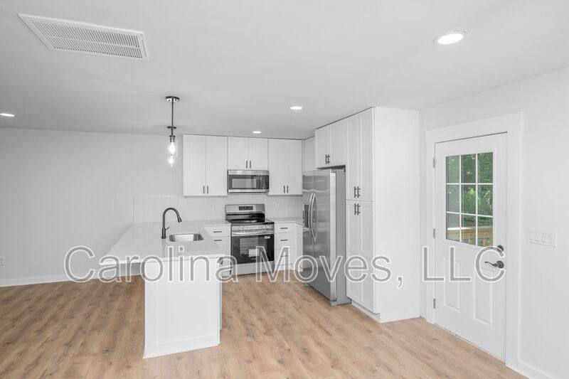 House for rent at 10 Valley View Lane, Greenville, SC 29605